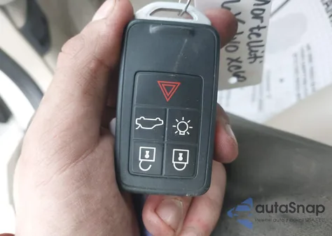 2016 Volvo Xc60 T5 Platinum из США, поврежденный, VIN YV4612RM3G2826717